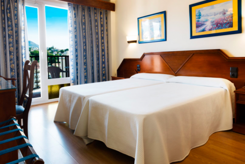 Fuengirola en Agosto: Hotel 4* en la playa con desayuno por 50 € p.p/noche 