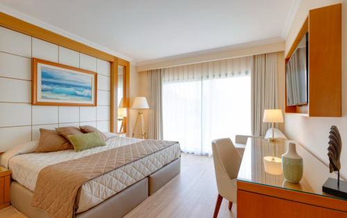  PortAventura: Hotel temático 4* + Entradas + Ferrari Land por 50 € p.p/noche
