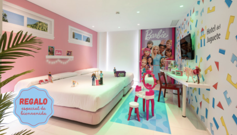 dormir habitación barbie hotel alicante