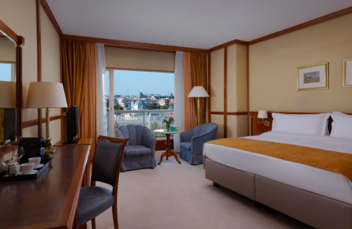 Mercados de Navidad de Lujo en Bucarest: Vuelos + 3 noches hotel 5* por 217 euros