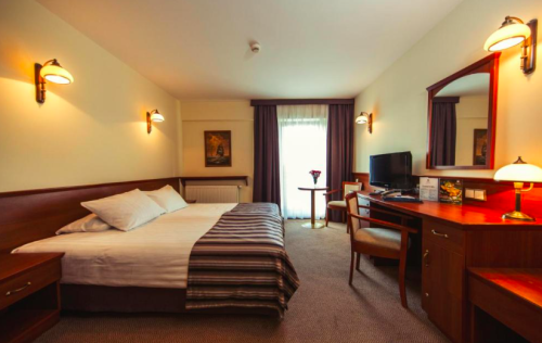 ¡Brutal! Mercado Navidad Cracovia en Fin de semana: Vuelos + 2 noches hotel 4* por 96 €