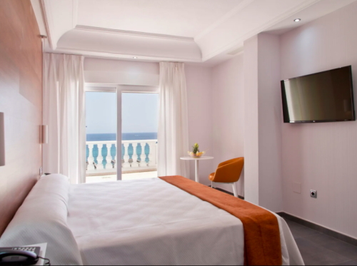 Julio en la playa: Hotel 4 * con desayunos y cenas cancelable por 37 € p.p/noche Julio en la playa: Hotel 4 * con desayunos y cenas cancelable por 37 € p.p/noche