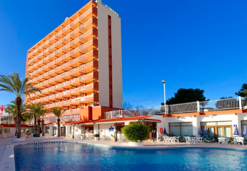 Pascua en Benidorm: Hotel con desayunos, comidas y cenas por 33 € p.p/noche