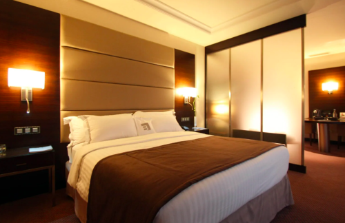 ¡Brutal! Oporto: Vuelos + 3 noches hotel 4* diseño por 102 euros