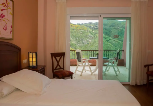 Fin de semana Marbella: Spa 4* con desayuno por 33 € p.p/noche