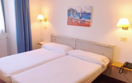 Junio en la playa de Zarauz: Hotel cerca de la playa cancelable por 29 € p.p/noche