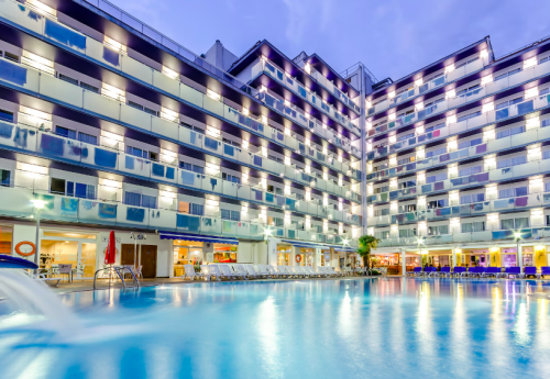 Verano en Maresme: Hotel en la playa con desayuno comida y cena por 51 € p.p/noche