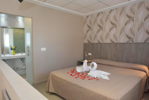 ¡Ganga! Agosto en Torrevieja: Hotel 3* cerca del mar cancelable por 34 € p.p/noche