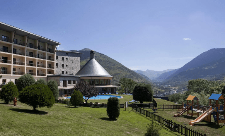 🇪🇸 Pirineos en verano: Parador de Vielha 4* por 49 euros pp