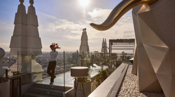 🇪🇸 Famoso hotel Riu Plaza España de Madrid con desayuno y acceso al Sky Bar gratis por 90 € p.p/noche